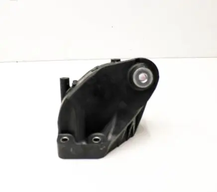 Engine mounting bracket
