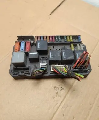 Land Rover Range Rover Sport L320 Fuse module YQE500370 518879002 070411023112