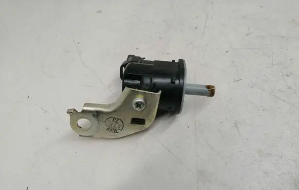 Toyota Auris E180 Vacuum valve 9091012275 1362007010
