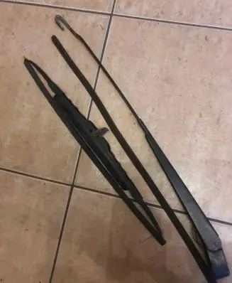 Ford Escort Front wiper blade arm 91aG17526