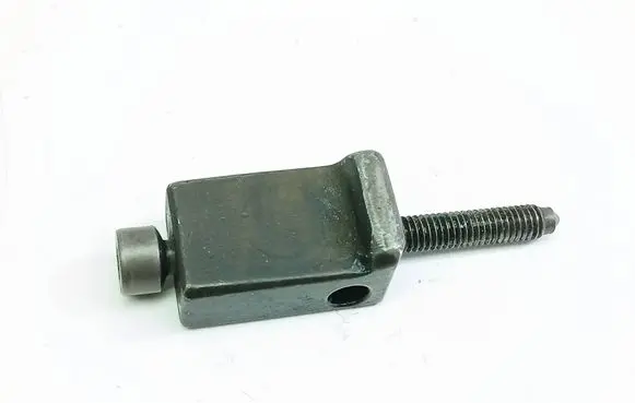 Volkswagen Touran I Fuel Injector clamp holder