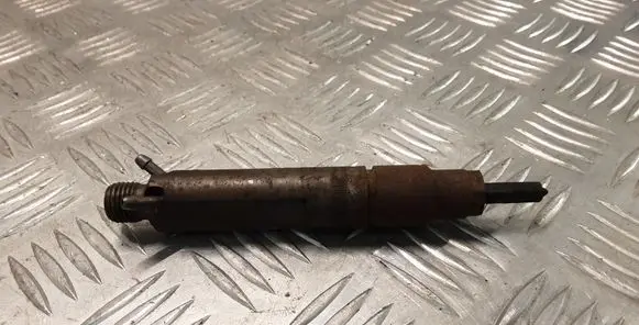 Volkswagen Golf IV Fuel injector 028130201T