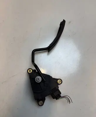 Renault Clio III Accelerator throttle pedal 8200297335