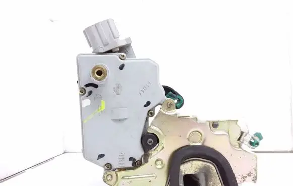 Nissan Primera Front door lock 4RH 805022F900
