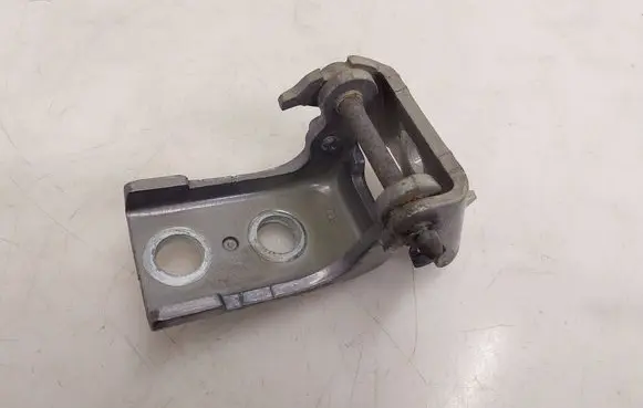 Citroen Berlingo Front door lower hinge 