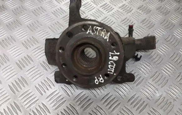 Opel Astra H Front wheel hub spindle knuckle