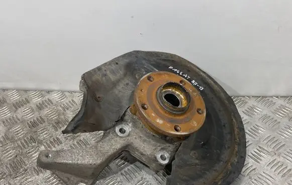 Volkswagen PASSAT B7 Rear wheel hub 3C0505436G