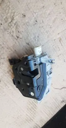Audi A4 S4 B8 8K Rear door lock 8K0839016