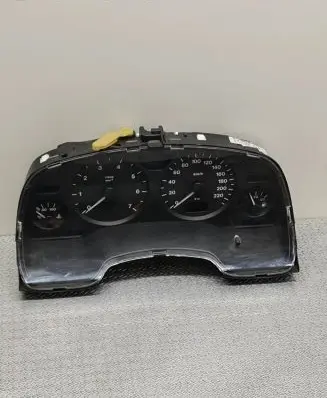 Opel Zafira A Speedometer (instrument cluster) 88311318 09195038