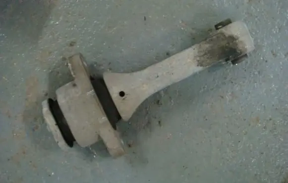 Hyundai ix35 Engine mount bracket