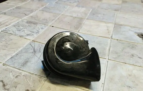 BMW 7 F01 F02 F03 F04 Horn signal 718213304 007424