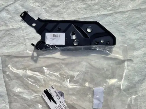 Cupra Formentor Headlight/headlamp mounting bracket 5FF806929