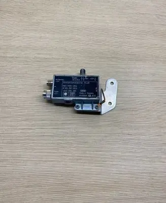 Audi A8 S8 D2 4D Antenna control unit 4A9035585 4001000 0145108