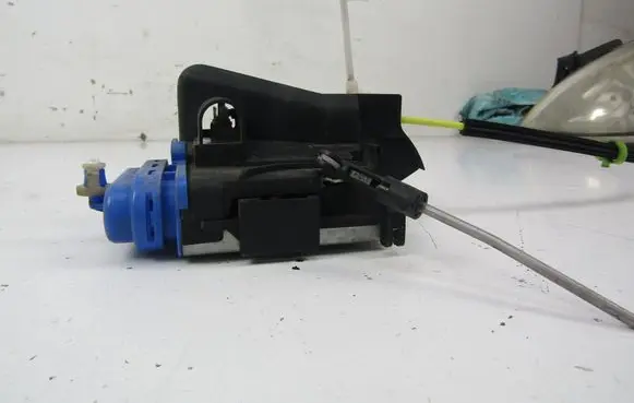 Audi A4 S4 B5 8D Rear door lock 
