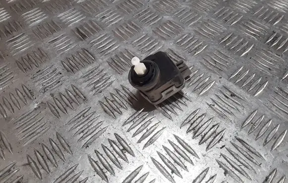 Headlight level adjustment motor
