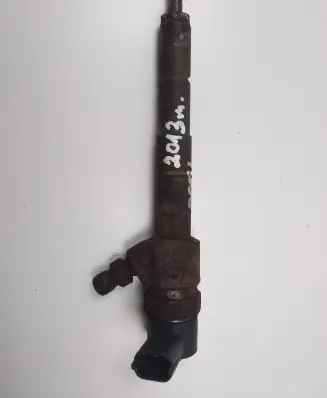 Opel Zafira C Fuel injector 55577668