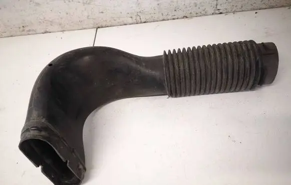 Mercedes-Benz C AMG W204 Air intake hose/pipe 