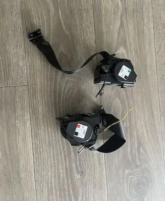 BMW 2 F44 Set of seat belts 643835300C 643835200C