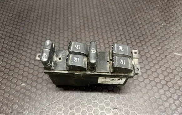 Volkswagen PASSAT B5 Electric window control switch 3B4959793 05073201