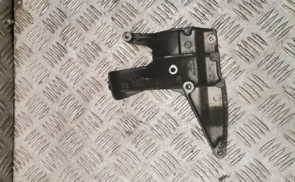 Audi A4 S4 B7 8E 8H Engine mounting bracket 03g131159b