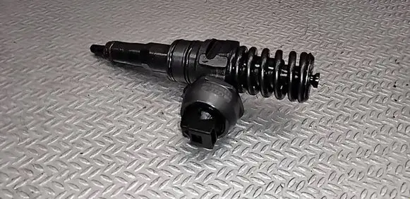 Volkswagen Caddy Fuel injector 038130073AG