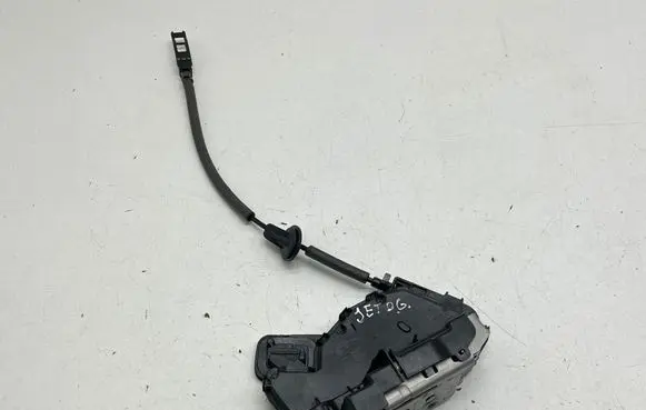 Volkswagen Jetta VII Rear door lock 17A839016A