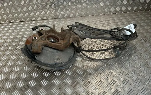 Rear wheel hub