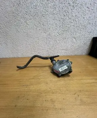 Mercedes-Benz C W203 Vacuum pump A2712300965 F4896