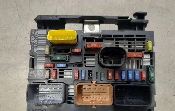 Peugeot Partner BSM Control unit 9675878480