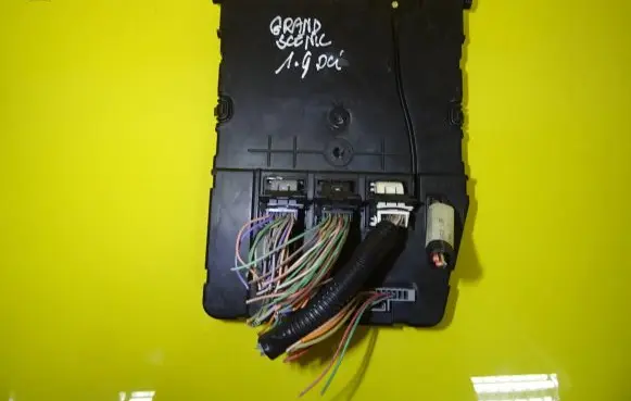 Renault Scenic II - Grand scenic II BSM Control unit 8200309693 S118400310L