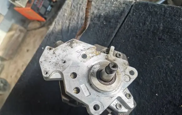 Renault Scenic II - Grand scenic II Fuel injection high pressure pump 8200108225 0445010075 H037472