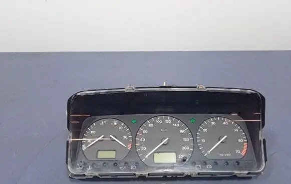 Volkswagen PASSAT B4 Speedometer (instrument cluster) 3A0919860H