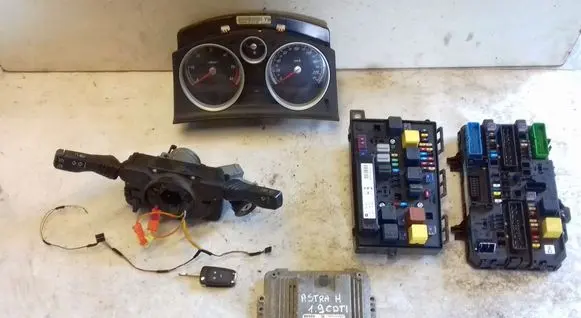 Opel Astra H Engine ECU kit and lock set 55205623
