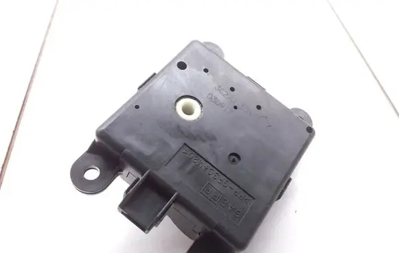 Nissan Primera Air flap motor/actuator 3C27030850