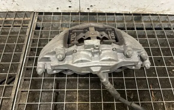 Mercedes-Benz C W205 Front brake caliper