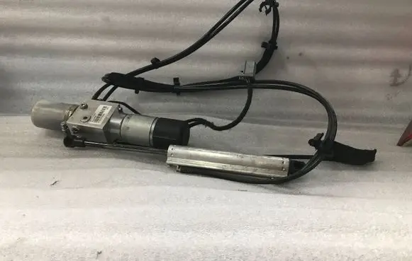 Volvo XC70 Tailgate hydraulic set 31218393 DA71110930 YT0A08150566