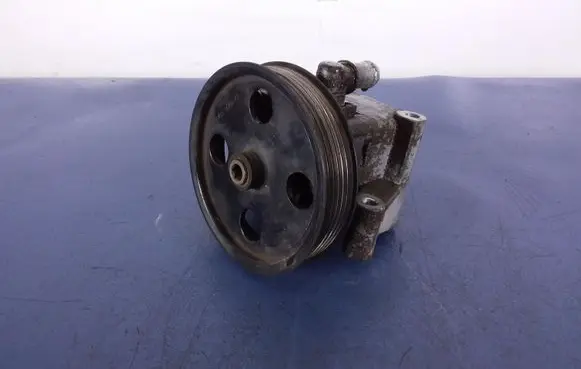 Ford Focus Power steering pump BV61-3A696-AB