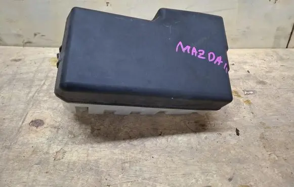 Mazda 5 Fuse module C27066760