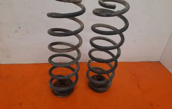 Volkswagen Polo IV 9N3 Rear coil spring