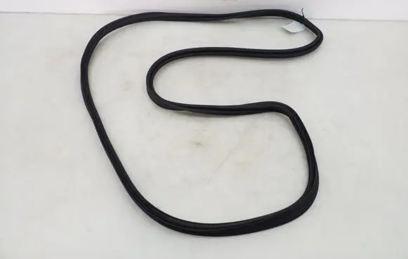 Mercedes-Benz E W212 Seal rubber (tailgate) A2127500098
