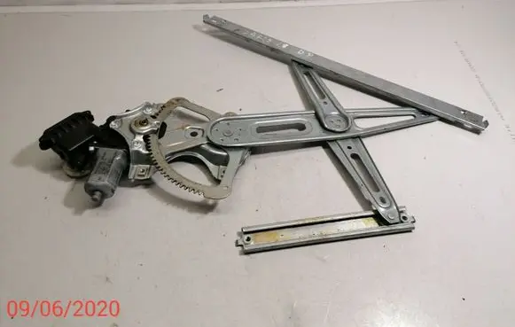 Toyota Yaris Front door window regulator with motor 8570102010