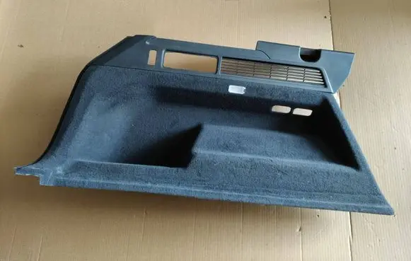 Volkswagen Touareg III Trunk/boot side trim panel 760867037C