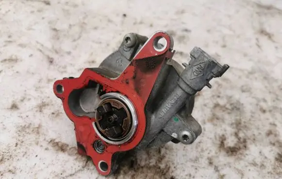 Renault Laguna III Vacuum pump 8200683981