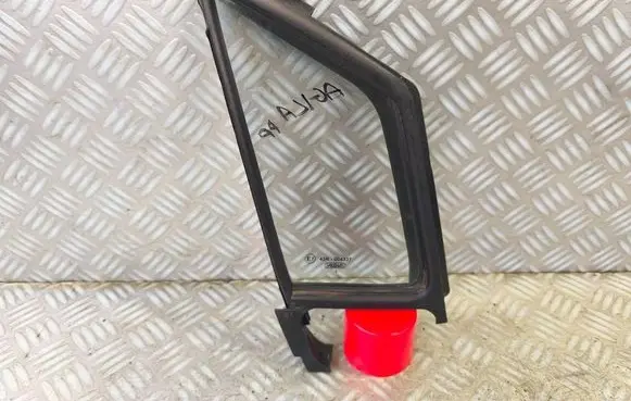 Opel Agila B Front door window glass four-door 43R004337