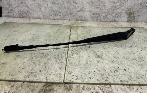 Opel Zafira B Front wiper blade arm 13145564