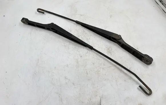 Mercedes-Benz ML W163 Front wiper blade arm 4416