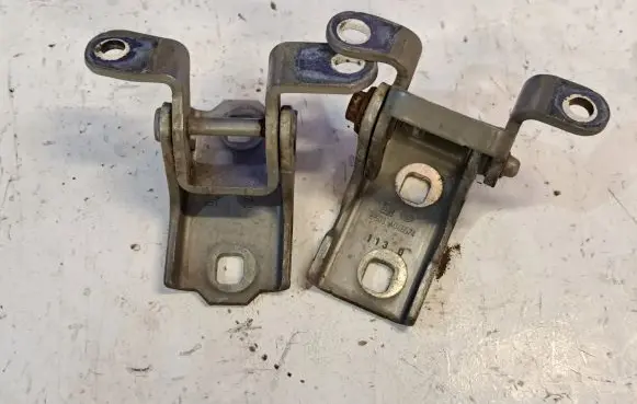 Saab 9-5 Front door upper hinge 13228959 ES03A046574