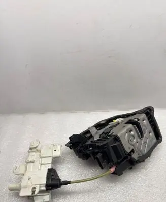 BMW 5 G30 G31 G38 Front door soft close latching motor 2581894 7368450