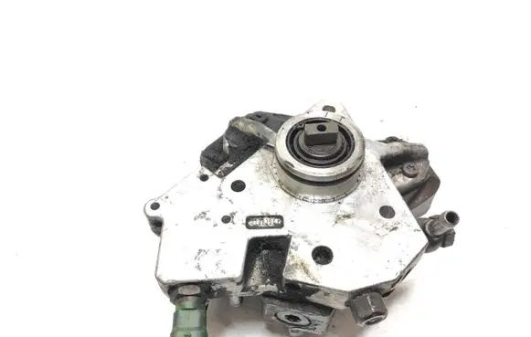 Volvo S60 Fuel injection high pressure pump 30756125