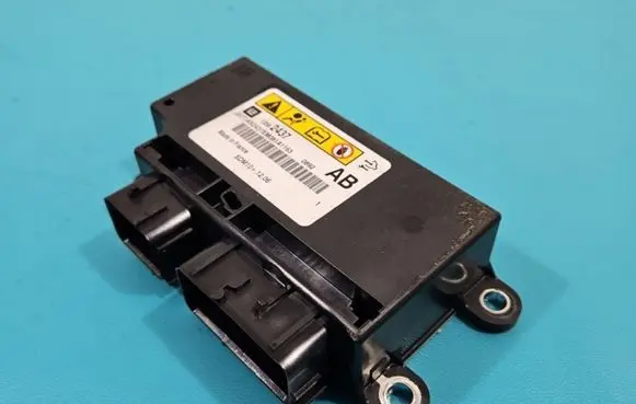 Opel Zafira C Central body control module 13582437 IMPRK1377383